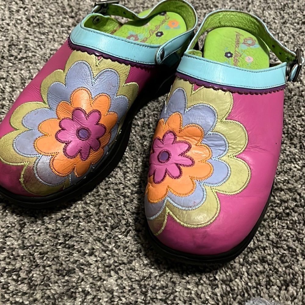 Hanna Andersson - Pink Leather floral clogs - 35